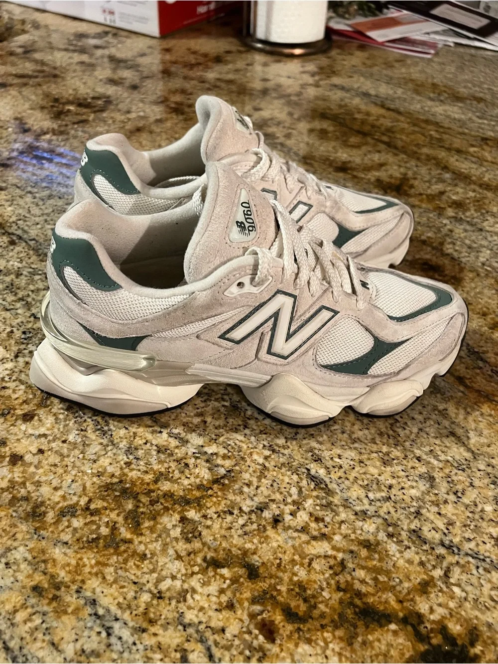 New Balance 9060 Pearl Grey Linen U9060EEL Women’s 8 / Men’s 6.5